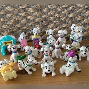 Lot of 18 Vintage Disney 101 Dalmatians Lot of 18 Mini Figures Collectable Toys